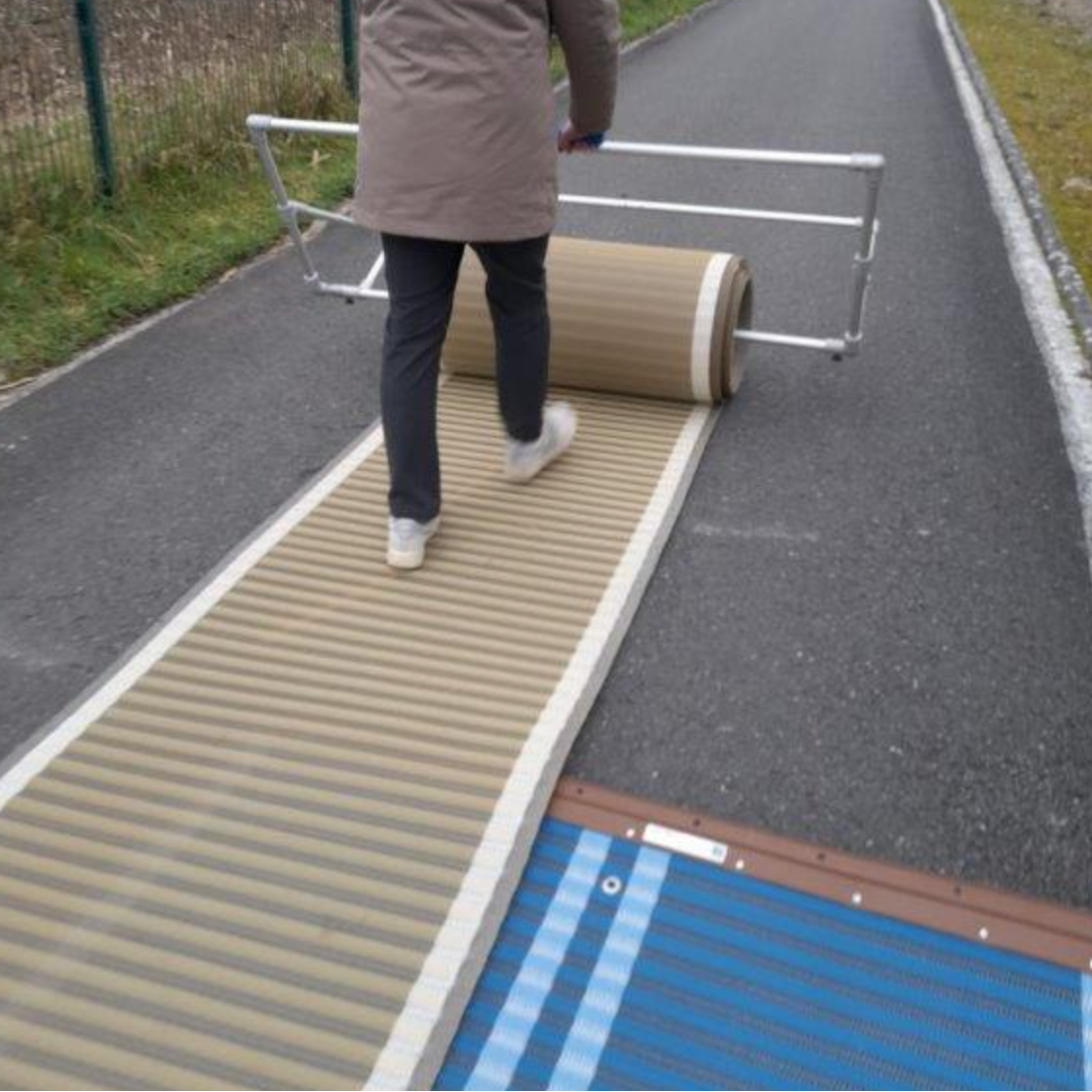 Access Roller – łatwe montowanie i przemieszczanie mat