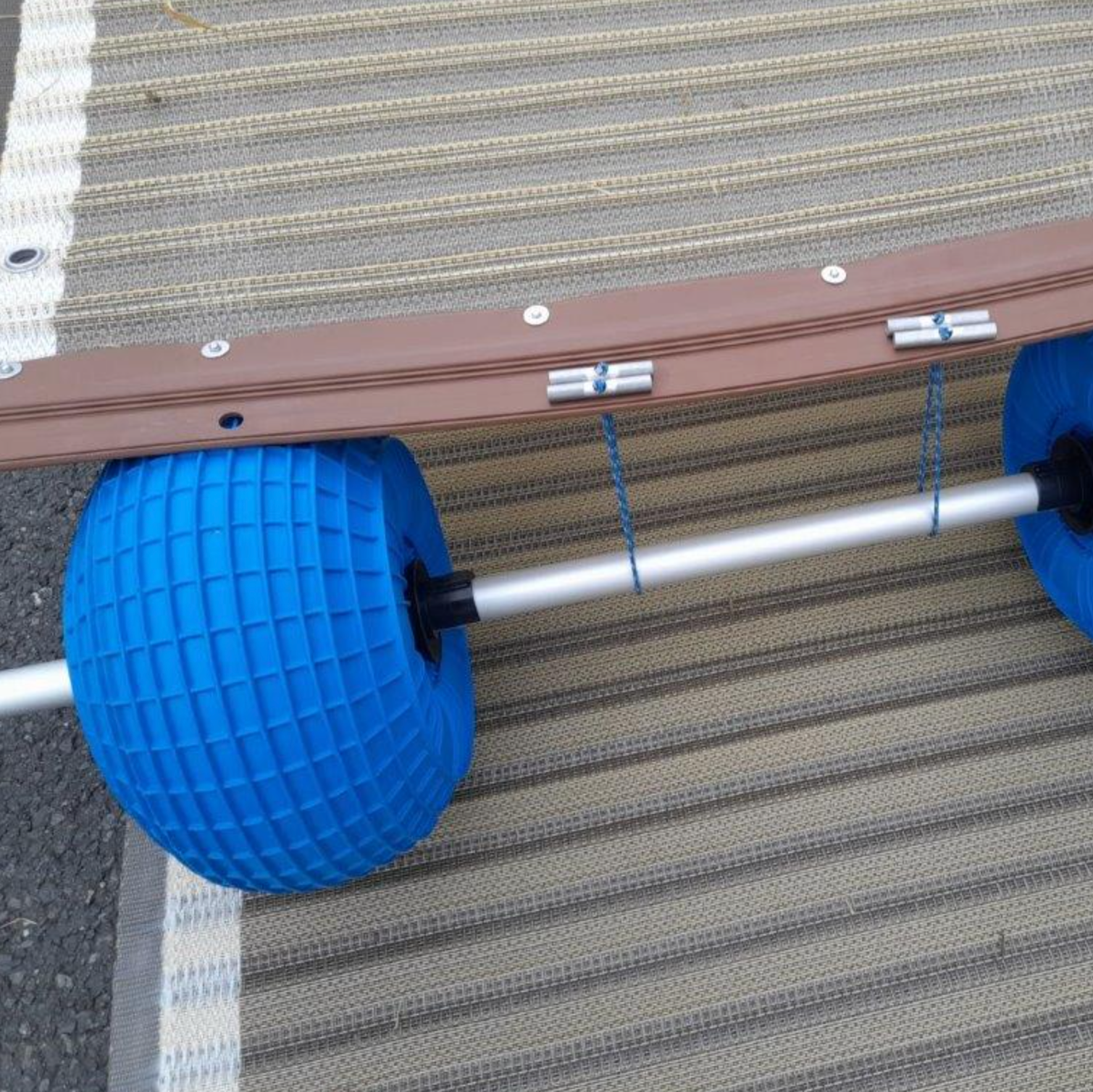 Access Roller – łatwe montowanie i przemieszczanie mat
